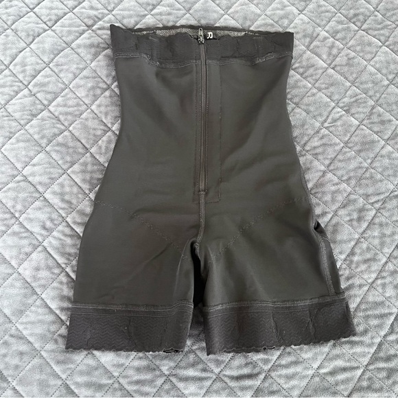 Meli belt faja shape wear shorts Small black hook & zip front - Picture 1 of 13